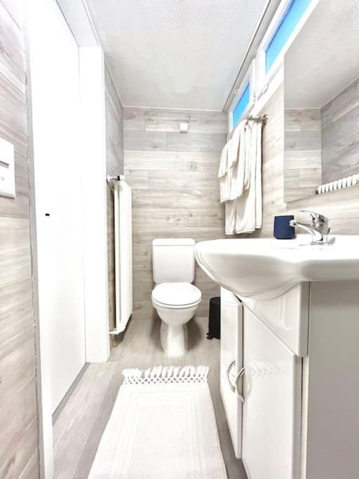 Bright Tiny Studio - Shared Pool & Sauna - Free Parking - Air Condition Muralto Exterior photo
