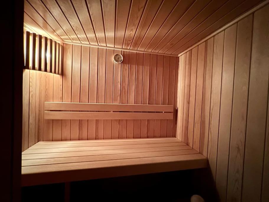 Bright Tiny Studio - Shared Pool & Sauna - Free Parking - Air Condition Muralto Exterior photo